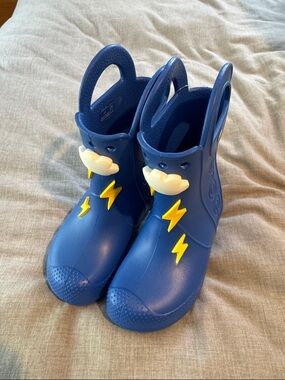 NWT CROCS Handle It Kids Rain Boots with Lightning c12